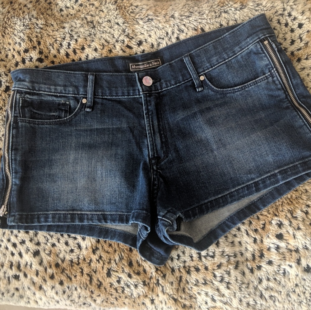 NWOT Abercrombie Denim Shorts w/ Zipper Detailing